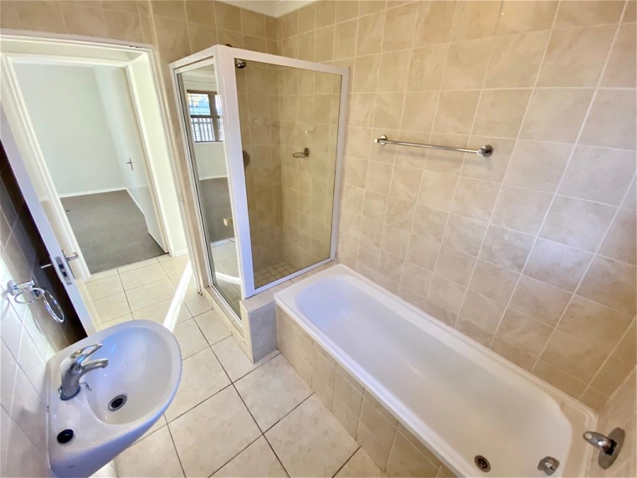 2 Bedroom Property for Sale in Heritage Park Western Cape